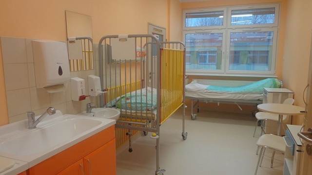 Kilkanaście nowoczesnych sal oraz nowe urządzenia medyczne do wykonywania badań pulmonologicznych i alergologicznych - tak wygląda teraz oddział pediatrii w szpitalu w Zdrojach.