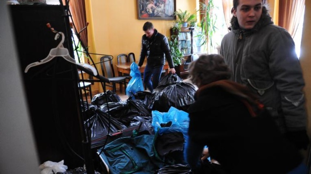 Europejska pomoc humanitarna trafi we wtorek na Ukrainę. To 85 ton darów - podaje TVN24. Bruksela wysłała do Donbasu m.in. namioty, koce, śpiwory i ciepłe ubrania. Paczki przekazały kraje członkowskie.