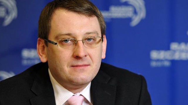 Grzegorz Napieralski żegna się z - byłym - partyjnym kolegą. Szef SLD w Szczecinie Dawid Krystek nie jest już szefem biura zawieszonego posła.