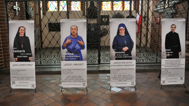 33 portrety można oglądać od niedzieli w szczecińskiej katedrze. Wystawa Konsekrowani 2015 przedstawia zakonników, siostry zakonne i przedstawicieli instytutów świeckich, którzy pracują na terenie archidiecezji szczecińsko-kamieńskiej.