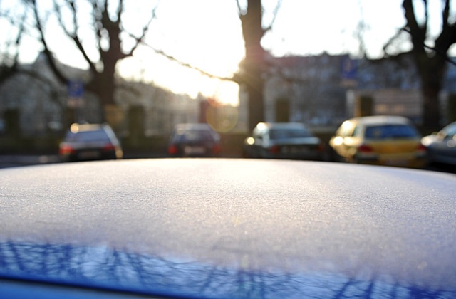 W niedzielę wieczorem temperatura w Zachodniopomorskiem spadnie do -5 stopni Celsjusza. Może też prószyć śnieg - informuje dyżurny Wojewódzkiego Centrum Zarządzania Kryzysowego w Szczecinie.