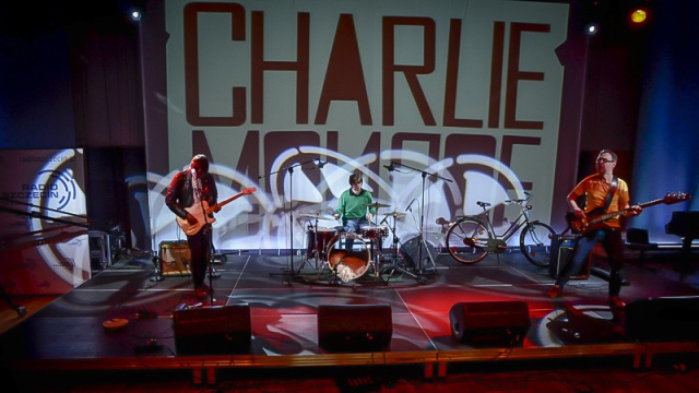 Szczecińska grupa Charlie Monroe, grająca psychodelicznego rocka, zaprezentuje się podczas kolejnej odsłony cyklu [3x1]. Koncertu zespołu będzie można posłuchać w piątkowej audycji Schody do nieba w Radiu Szczecin. Start po 22.