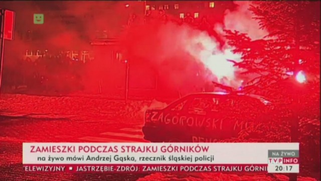 Policja użyła broni podczas demonstracji wokół siedziby Jastrzębskiej Spółki Węglowej w Jastrzębiu-Zdroju - podaje TVN24. We wtorek wieczorem miały się tam rozpocząć kolejne rozmowy strajkujących związkowców z zarządem spółki.