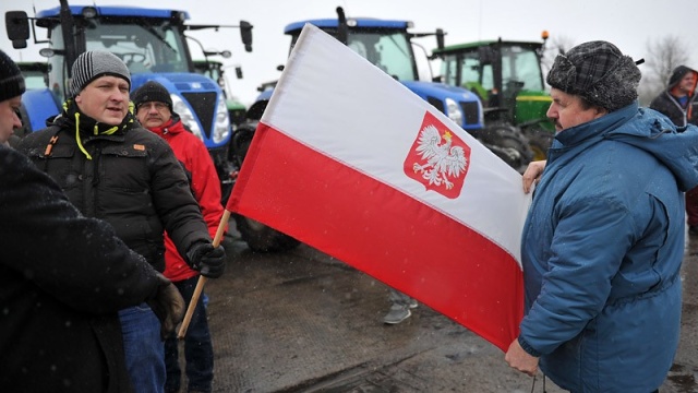 Ciągniki wyjadą w piątek na ulice w Kołobrzegu, Szczecinku, Biesiekierzu i Pyrzycach, gdzie manifestacje trwają od wtorku.