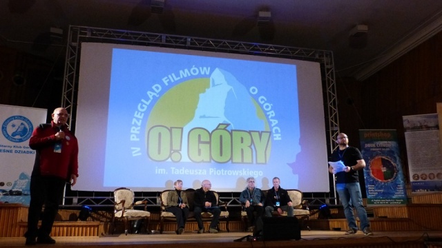 Maraton filmów o górach O Góry trwa w budynku starej Filharmonii przy placu Armii Krajowej w Szczecinie.