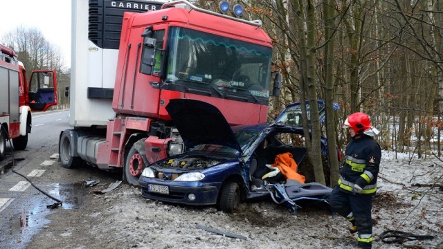 Do wypadku doszło na drodze wyjazdowej ze Świnoujścia w kierunku Międzyzdrojów. Jedną z pasażerek śmigłowiec Lotniczego Pogotowia Ratunkowego zabrał do szpitala.