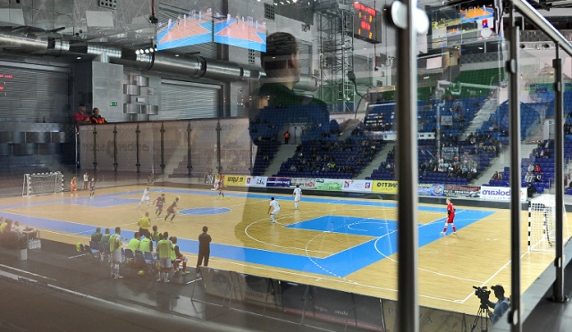 Reprezentacja Polski w futsalu zmierzy się z Rosją w towarzyskim meczu w Szczecinie. Spotkanie odbędzie się w poniedziałek w hali Azoty Arena.