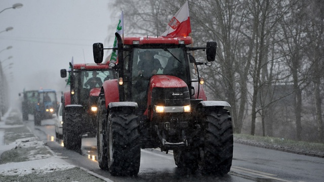 Rolnicy, którzy zbierali się w Biesiekierzu wyjechali na trasę w kierunku Koszalina i już utworzył się tam ponad kilometrowy korek.