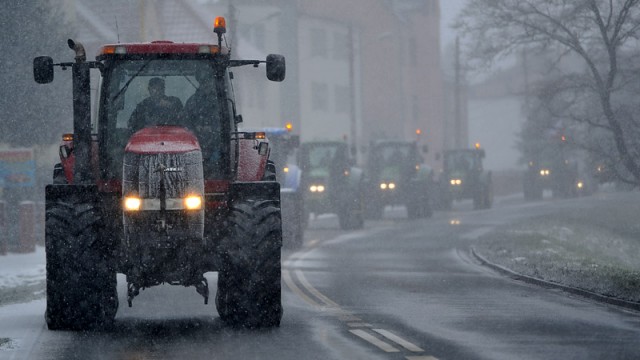 Ponad dwadzieścia traktorów przez ponad dwie godziny jechało odcinkiem z Koszalina do Biesiekierza. Ciągniki zniknęły też z drogi w Pyrzycach.