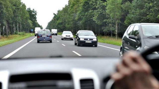 Już wkrótce tzw. angliki legalnie wjadą na polskie drogi - informuje Dziennik Gazeta Prawna.