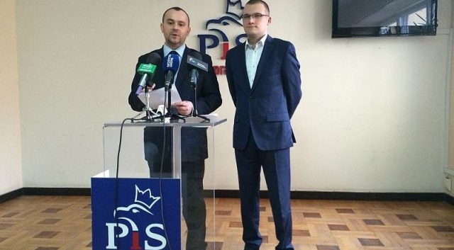 Programy wsparcia dla rodzin w trudnej sytuacji życiowej, terapia małżeńska a także pomoc seniorom - radni sejmiku z Prawa i Sprawiedliwości przedstawili założenia programu Rodzina dla Regionu.