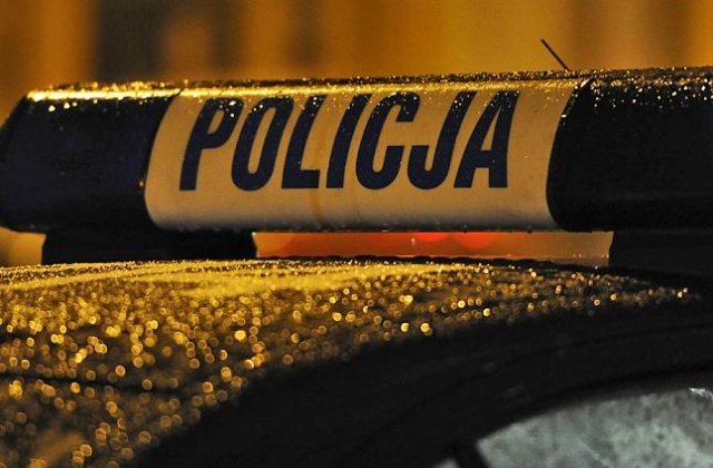 Trzyosobową szajkę złodziei zatrzymali policjanci ze Świnoujścia. Funkcjonariusze ustalili, że w mieście stoi samochód, który przestępcy ukradli w Niemczech. Na miejscu zorganizowali zasadzkę i złapali mężczyzn, kiedy próbowali nim odjechać.