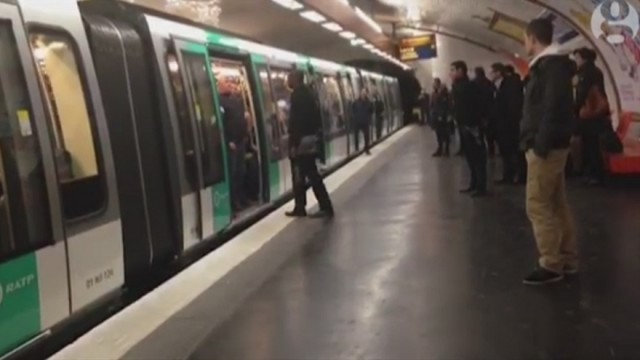 Rasistowskie zachowanie kibiców Chelsea w Paryżu [WIDEO]