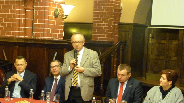 Plan konsolidacji polskich armatorów promowych ma być gotowy w przyszłym tygodniu i wówczas trafi na biurko ministra skarbu państwa - mówi w rozmowie z naszym reporterem dyrektor Polskiej Żeglugi Morskiej.