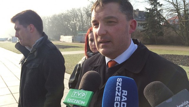 Strzelnica w szczecińskim Kijewie powinna pozostać na swoim miejscu - mówią przedstawiciele Ruchu Narodowego. To reakcja na skargi okolicznych mieszkańców, którzy skarżyli się na hałas.