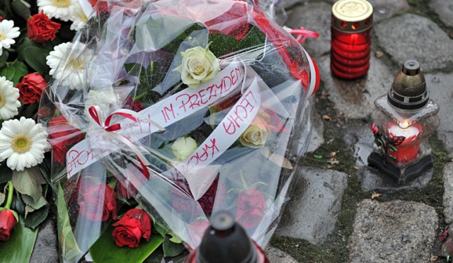 60 metrów od Krakowskiego Przedmieścia, na rogu ulic Focha i Trębackiej w stolicy, ma stanąć pomnik upamiętniający ofiary katastrofy smoleńskiej - podała tvn 24.