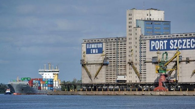 Trzy zagraniczne firmy są zainteresowane wydzierżawieniem Elewatora Ewa w Szczecinie. W środę otwarto oferty. Zarząd Morskich Portów Szczecin - Świnoujście chce wynająć obiekt na 30 lat.