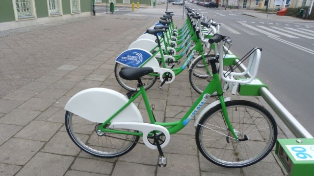 Rowery miejskie wróciły na ulice Szczecina. W nocy pracownicy spółki Nieruchomości i Opłaty Lokalne podpięli 340 rowerów do 33 stacji wypożyczeń w mieście.