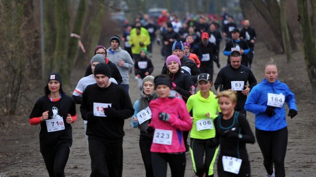 Ponad czterysta osób wzięło udział w Biegu Pamięci Żołnierzy Wyklętych na Jasnych Błoniach w Szczecinie. Sportowcy oddali w ten sposób hołd żołnierzom polskiego podziemia antykomunistycznego działającego po II wojnie światowej.