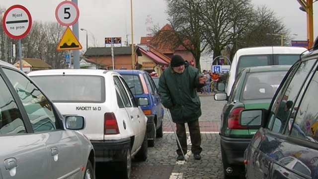 Świnoujście kupuje bezdomnym bilety kolejowe - w jedną stronę. W ten sposób urzędnicy chcą pozbyć się z miasta żebrzących, którzy szczególnie w lecie przyjeżdżają do kurortu.