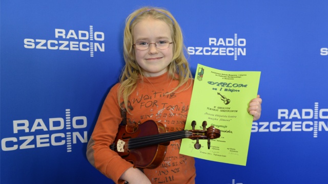 Pierwsze miejsce w swoim pierwszym turnieju skrzypcowym zdobyła ośmioletnia Weronika ze Szczecina. Aby marzenie podopiecznej stowarzyszenia Sztuka Tak mogło się spełnić, jego członkowie zebrali pieniądze na instrument, a potem poprowadzili lekcje gry.