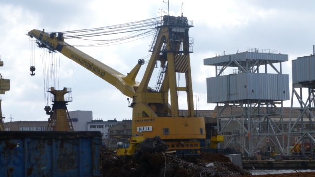 Szczecin jest jednym z nielicznych portów na Bałtyku, gdzie nie ma na stałe dźwigu pływającego. Chodzi o taką jednostkę, która w każdym momencie może być użyta do odblokowania toru wodnego. Ostatni dźwig pływający, który operował w Szczecinie - Gucio - został sprzedany pięć lat temu.