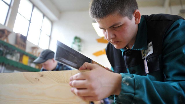 Ponad 40 zawodników z Polski i Słowacji walczy w XV Międzynarodowym Konkursie Stolarskim w Szczecinie.