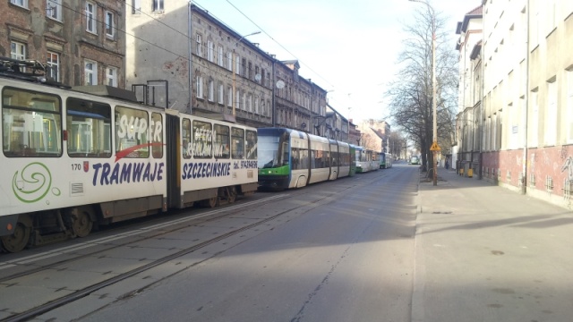 Korek na szczecińskich liniach tramwajowych utworzył się w niedzielę po południu. Kilkanaście składów stanęło w alei Powstańców Wielkopolskich - poinformowali nas słuchacze.