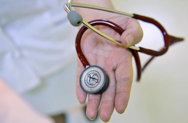 Zakażenie gronkowcem, uszkodzenie przełyku, zła diagnoza albo bierność lekarzy - każdego roku ok. 30 pacjentów składa do Sądu Okręgowego w Szczecinie pozwy cywilne przeciwko szpitalom lub przychodniom. Procesy o odszkodowania za błędy w sztuce są jednak przewlekłe - tak zgodnie mówią adwokaci, sędziowie i lekarze.