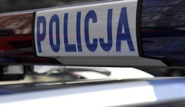 59-letniego mężczyznę, który regularnie katował swoją konkubinę, zatrzymali policjanci z Goleniowa. Mundurowi zostali wezwani do awantury domowej. Na miejscu zastali pobitą kobietę i jej agresywnego, pijanego partnera.