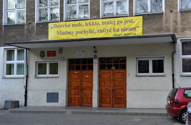 Szczecińscy radni są oburzeni, że miasto planuje sprzedać budynek i działkę po Maciusiu, czyli zamkniętej szkole podstawowej w centrum.