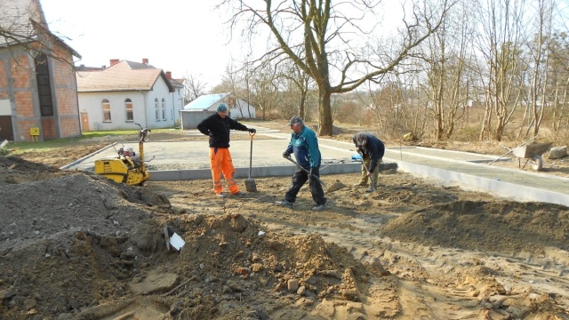 Tym razem u zbiegu ulic Hożej, Żelaznej i Wendeńskiej na osiedlu Żelechowa. W pierwszym etapie, który już się rozpoczął, trwa uporządkowanie terenu, wycinka krzaków i zbiórka śmieci.