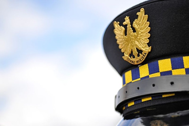 Goleniowscy strażnicy miejscy poszukują właściciela dużego, czarnego mieszańca w typie wilczura, który w miniony piątek zaatakował i pogryzł dwie kobiety.