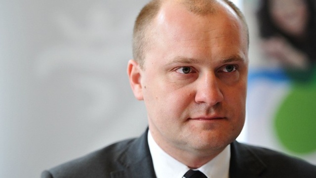 W tej sprawie nie ma żadnego ukrytego dna, a lamenty niektórych są kompletnie niezrozumiałe - mówi prezydent Szczecina. Piotr Krzystek skomentował doniesienia, że miasto tak ogłosiło ograniczony przetarg działki przy alei Piastów, aby ziemię mógł przejąć w użytkowanie wieczyste Magnus Isaksson, prywatny przedsiębiorca. Jego biurowce sąsiadują z tym gruntem.
