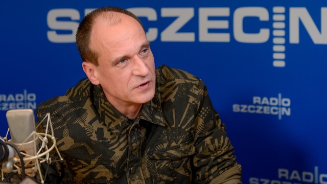 Państwo drenuje kieszenie podatników nawet na potrzeby kampanii wyborczej - uważa Paweł Kukiz. Kandydat na Prezydenta RP podkreślił w Rozmowach pod krawatem, że w wyborach kandydaci bezpartyjni są na straconej pozycji.