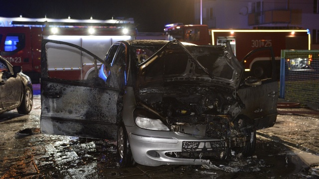 O godzinie 21.30 strażacy ugasili pożar samochodu przy ulicy Budziszyńskiej w Szczecinie.