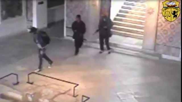 Tunezyjskie Ministerstwo Spraw Zagranicznych opublikowało film z monitoringu muzeum Bardo, gdzie w środę terroryści zaatakowali turystów.