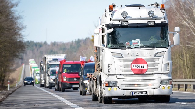 Protest przewoźników - zaczynają się utrudnienia [ZDJĘCIA, WIDEO, NOWE]