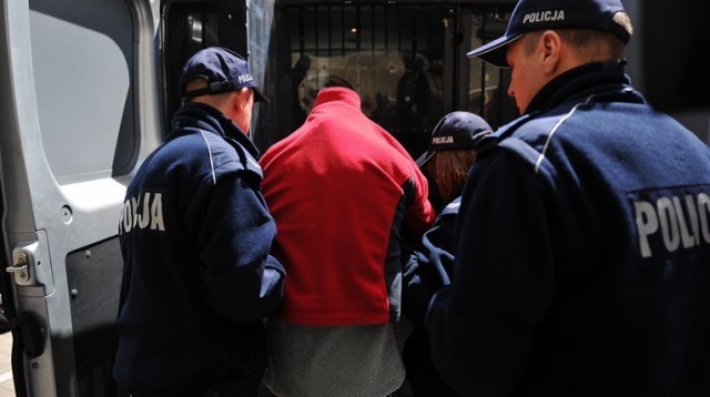 Policjanci zatrzymali sprawców napadu na osiedlu Kaliny w Szczecinie. To mężczyźni w wieku 19 i 23 lat.