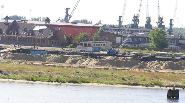 Koniec budowy mariny na Wyspie Grodzkiej w Szczecinie - 150 miejsc postojowych dla jachtów jest już gotowych. To pływająca część inwestycji. Budowa pawilonu na wyspie jeszcze trwa i ma zostać ukończona w maju.