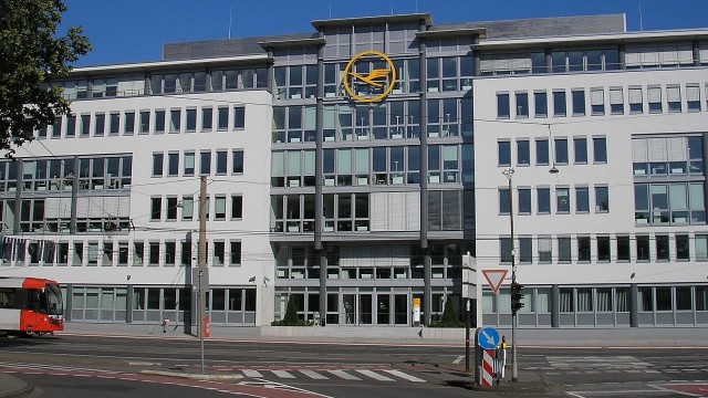 Niemiecki pilot Andreas Lubitz, który doprowadził do katastrofy Airbusa linii Germanwings, miał problemy psychiczne - podaje dziennik Bild.
