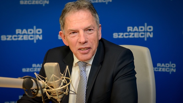 Polski rząd w porę zareagował na wprowadzenie płacy minimalnej w Niemczech - tak uważa europoseł Platformy Obywatelskiej Dariusz Rosati. W Rozmowach pod krawatem polityk tłumaczył, że negocjacje dotyczące tej ustawy rozpoczęły się dopiero w tym roku, bo do końca nie było wiadomo, co konkretnie będą zawierać przepisy.