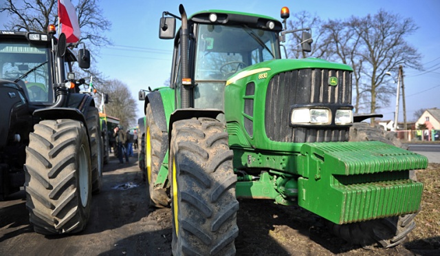 W ciągu 20 lat liczba emerytów i rencistów rolniczych zmniejszyła się aż o ponad 800 tys. Na wsi ubywa głównie rencistów - informuje Gazeta Wyborcza.