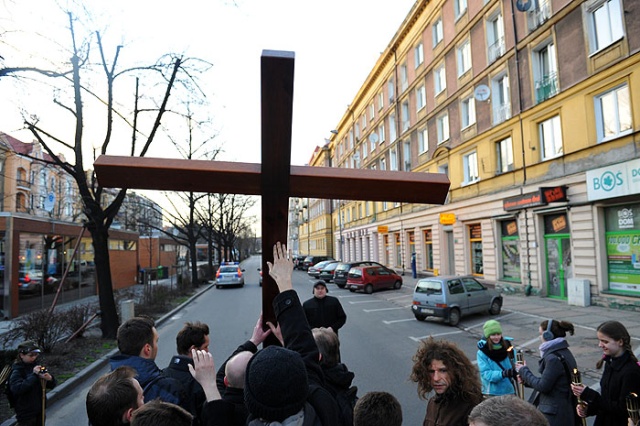 Już od 18:30 rozpoczynają się w Szczecinie procesje Drogi Krzyżowej.