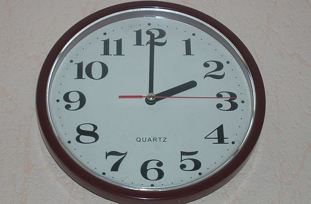 W nocy z soboty na niedzielę zmieniamy czas z zimowego na letni. Dokładnie o godz. 2 wskazówki zegarów przestawiamy na godz. 3.