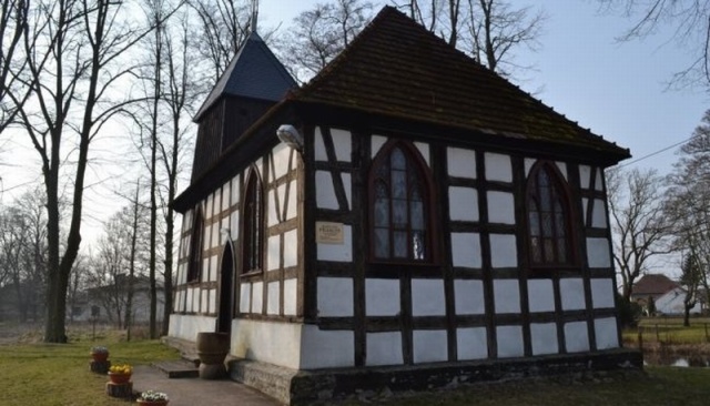 Pochodzący z XVIII wieku kościół pod wezwaniem św. Stanisława Kostki w podgoleniowskim Podańsku ma zostać tymczasowo zamknięty po świętach wielkanocnych.
