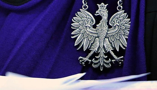 37-latek z Lipian, podejrzany o wyrzucenie przez okno kilkudniowej córki, usłyszał zarzut usiłowania zabójstwa. Za takie przestępstwo grozi dożywocie - mówi rzeczniczka Prokuratury Okręgowej w Szczecinie Małgorzata Wojciechowicz.