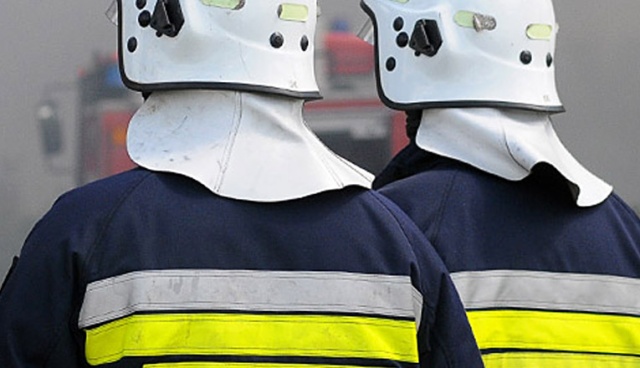 Strażacy ewakuowali 120 uczniów w nocy z internatu w Gościnie pod Kołobrzegiem. Przyczyną było zwarcie instalacji elektrycznej w budynku.