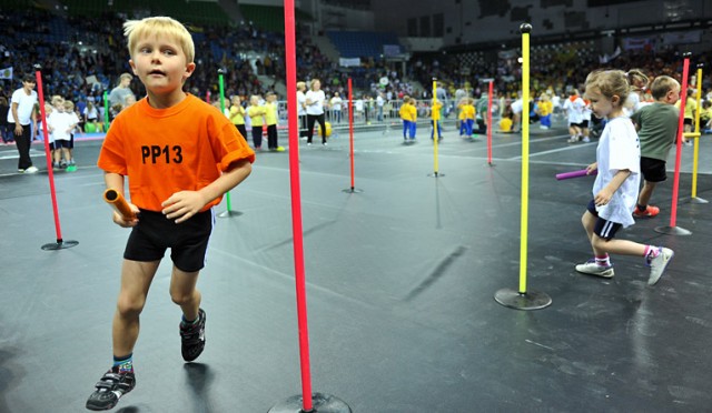 Jak przekonać najmłodsze dzieci do gry w piłkę nożną, czy Nordic Walking to dobra lekcja wf-u i co to jest Touch Rugby Ponad 150 wuefistów z regionu przyszło posłuchać wykładów o nowoczesnych i atrakcyjnych dla uczniów lekcjach wychowania fizycznego.