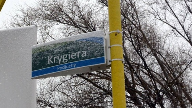 Na ulicy Floriana Krygiera, czyli dawnej Autostradzie Poznańskiej pojawiły się tabliczki ze zmienioną nazwą.
